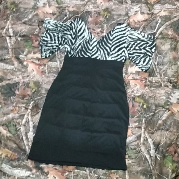 Dress - Picture 4 of 4